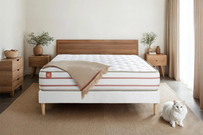 Pack lit complet 140x200 cm - Matelas + Sommier Blanc + 2 oreillers + Couette - Le Doux