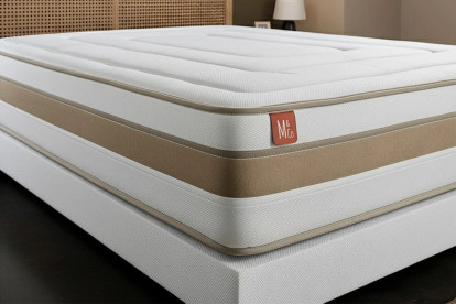 Pack lit complet 160x200 cm - Matelas + Sommier Blanc + 2 oreillers + Couette - Le Raffiné