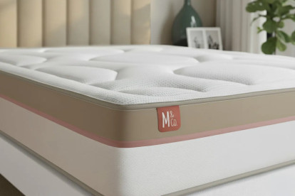 Pack lit complet 140x200 cm - Matelas + Sommier Beige (en kit) + 2 oreillers + Couette - Le Cosy